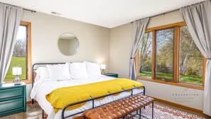 4 bedrooms, iron/ironing board, free WiFi, bed sheets - 4BR Ensuites | Hot Tub, Fire Pit, Dog-friendly | Galena Territory Amenity Access (Galena)