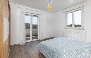 3 bedrooms, travel cot, free WiFi, bed sheets - Cozy apartment in Skalnica with WiFi (Skalnica)