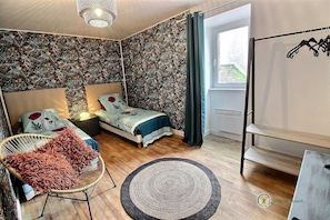3 bedrooms, iron/ironing board, free WiFi, bed sheets