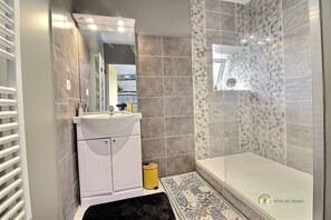 تجهيزات دش، مجففات شعر، مناشف