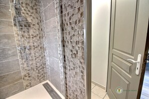 Shower, hair dryer, towels - Laride - Trelevern - Gîte (TRELEVERN)