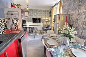 Fridge, microwave, oven, stovetop