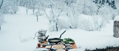 Tägliches inbegriffenes einheimisches Frühstück