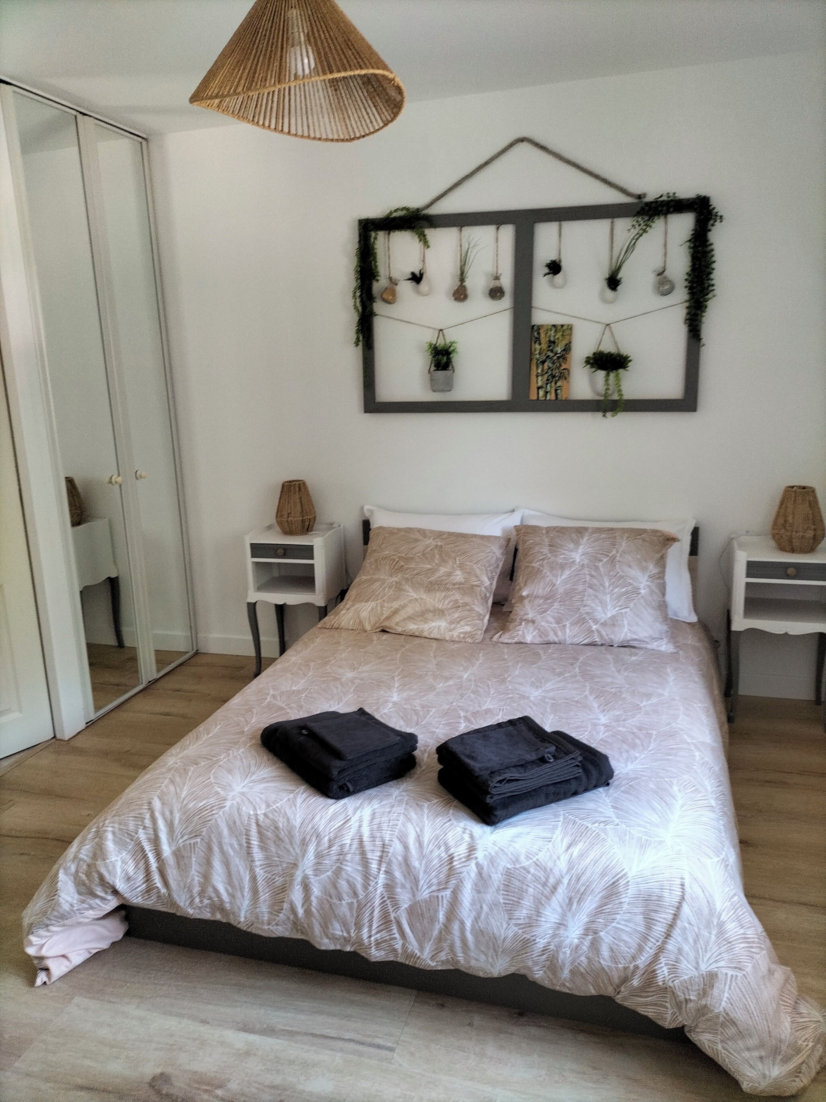 3 chambres, fer et planche à repasser, lit parapluie, Wi-Fi gratuit