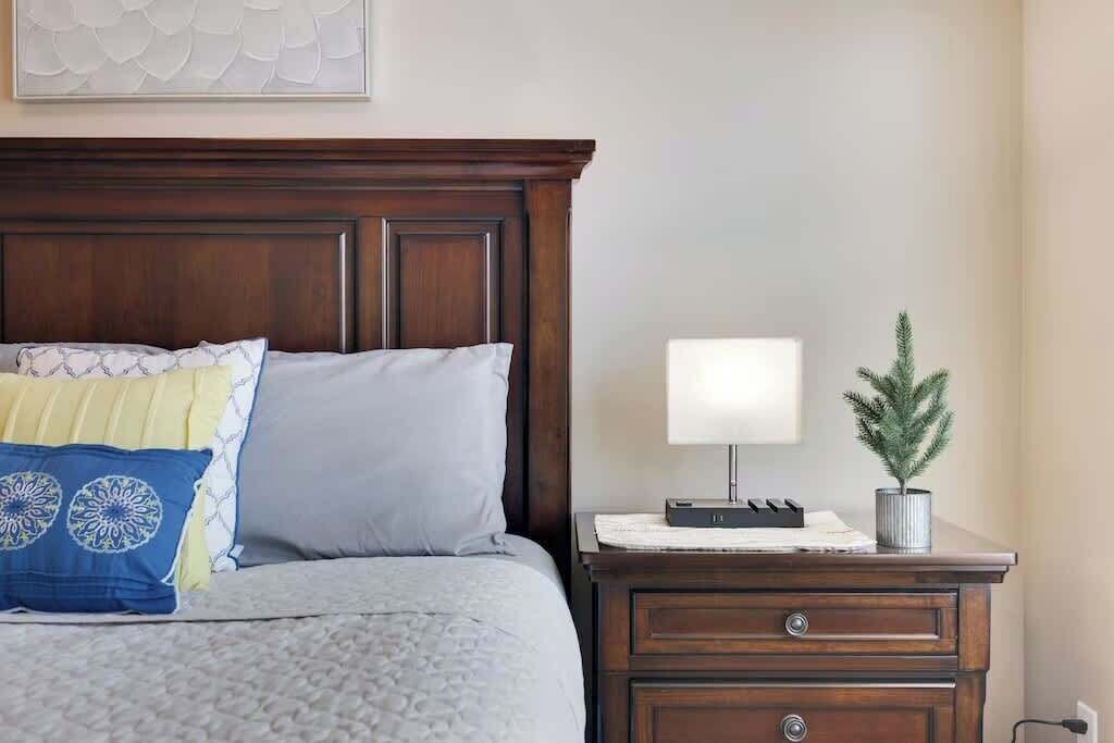 6 habitaciones, tabla de planchar con plancha y cuna de viaje 