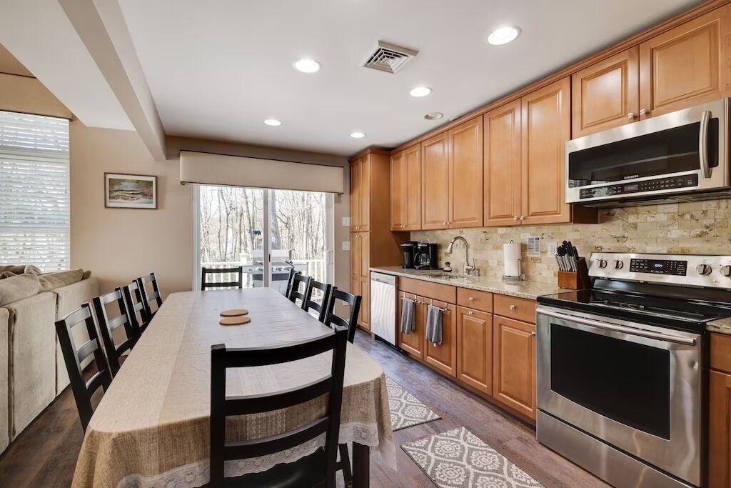 Group Getaway 1 min from Big Boulder Ski Mountain