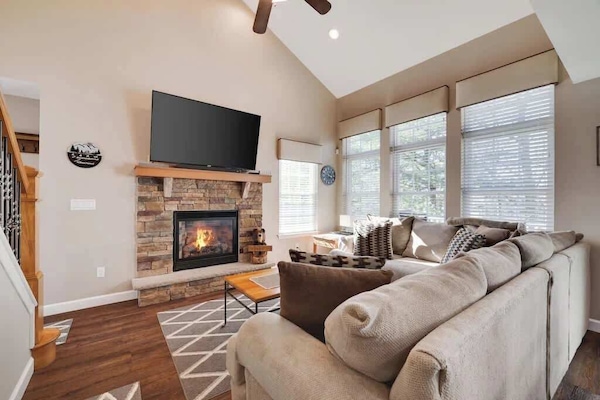 Cozy Living Room with Fireplace, Smart TV & Comfortable Seating