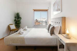 3 quartos, ferros/tábuas de passar roupa, berço de viagem