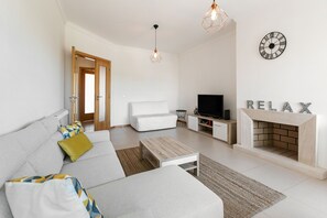 TV, video games - Green Hill - 3 bedroom flat with shared pool (Nazaré)