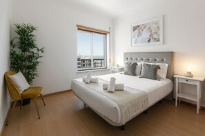 3 bedrooms, iron/ironing board, travel crib, internet - Green Hill - 3 bedroom flat with shared pool (Nazaré)