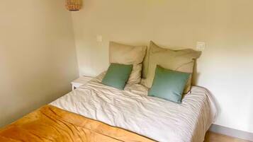 2 slaapkamers, een bureau, reisbedje, gratis wifi