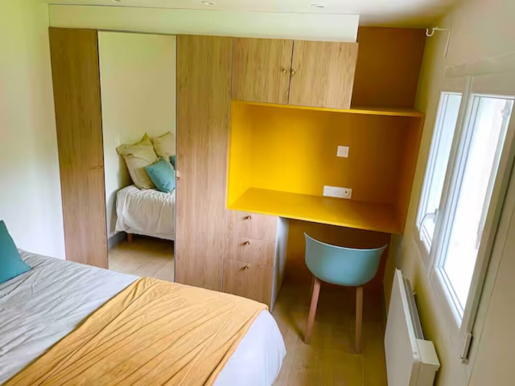 2 bedrooms, desk, travel crib, free WiFi