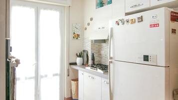 Kühlschrank, Herdplatte, Geschirrspüler