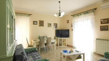 Smart-TV, Kamin, DVD-Player