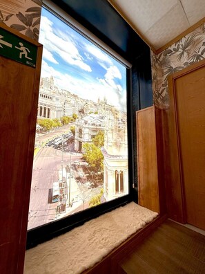 55-inch Smart TV with digital channels, TV, printers - Velvet Hostel (Madrid)