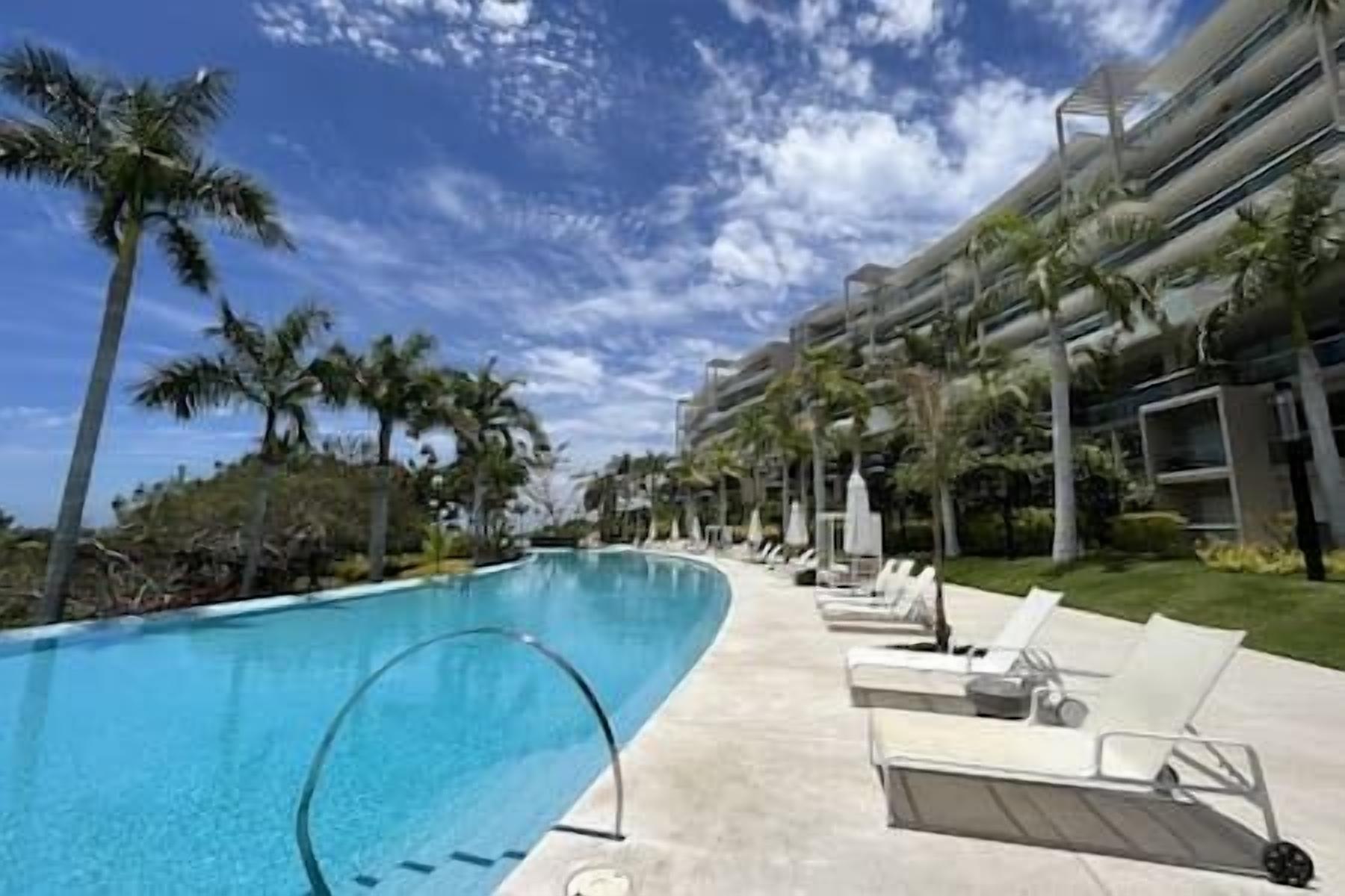 Een verwarmd zwembad