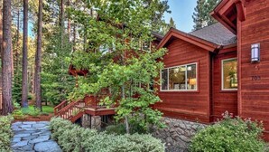 A wooden cabin with a stone pathway leading to a wooden deck. - 7 bedrooms, 5.5 baths, jacuzzi, full-size bar, 4 miles to casinos, Heavenly ski (South Lake Tahoe)