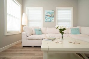 Smart TV, fireplace - Special Moments await you. Stylish. NEW. (South Haven)