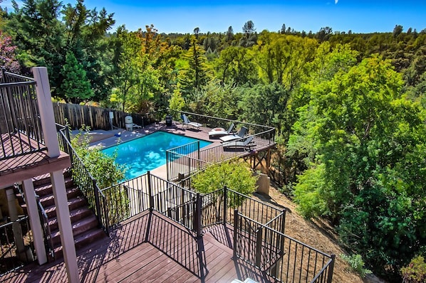 المنطقة المحيطة بالمنشأة