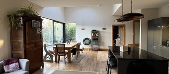 Luxury 4 bedroom family home in quaint Shannon side village