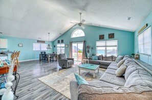 Smart TV, ping pong - Cast-A-Waves  - Ocean View Home w/ Pool & Hot Tub (Surf City)