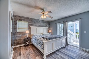 4 bedrooms, desk, iron/ironing board, free WiFi