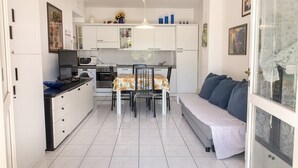 Interior - M355 - Marcelli, fully equipped two-room apartment with garden (Marcelli)