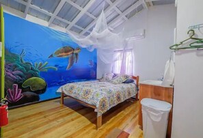 Cabaña estándar, 1 habitación, planta baja | Caja fuerte, wifi gratis, ropa de cama