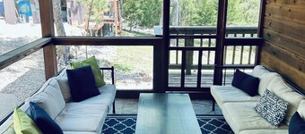 Sleeps 10, large deep water dock, 2 swim platforms- ladders & covered slip.