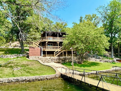 Sleeps 10, large deep water dock, 2 swim platforms- ladders & covered slip. 