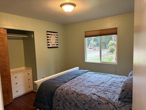 3 室のベッドルーム、アイロン / アイロン台、WiFi、ベッドシーツ