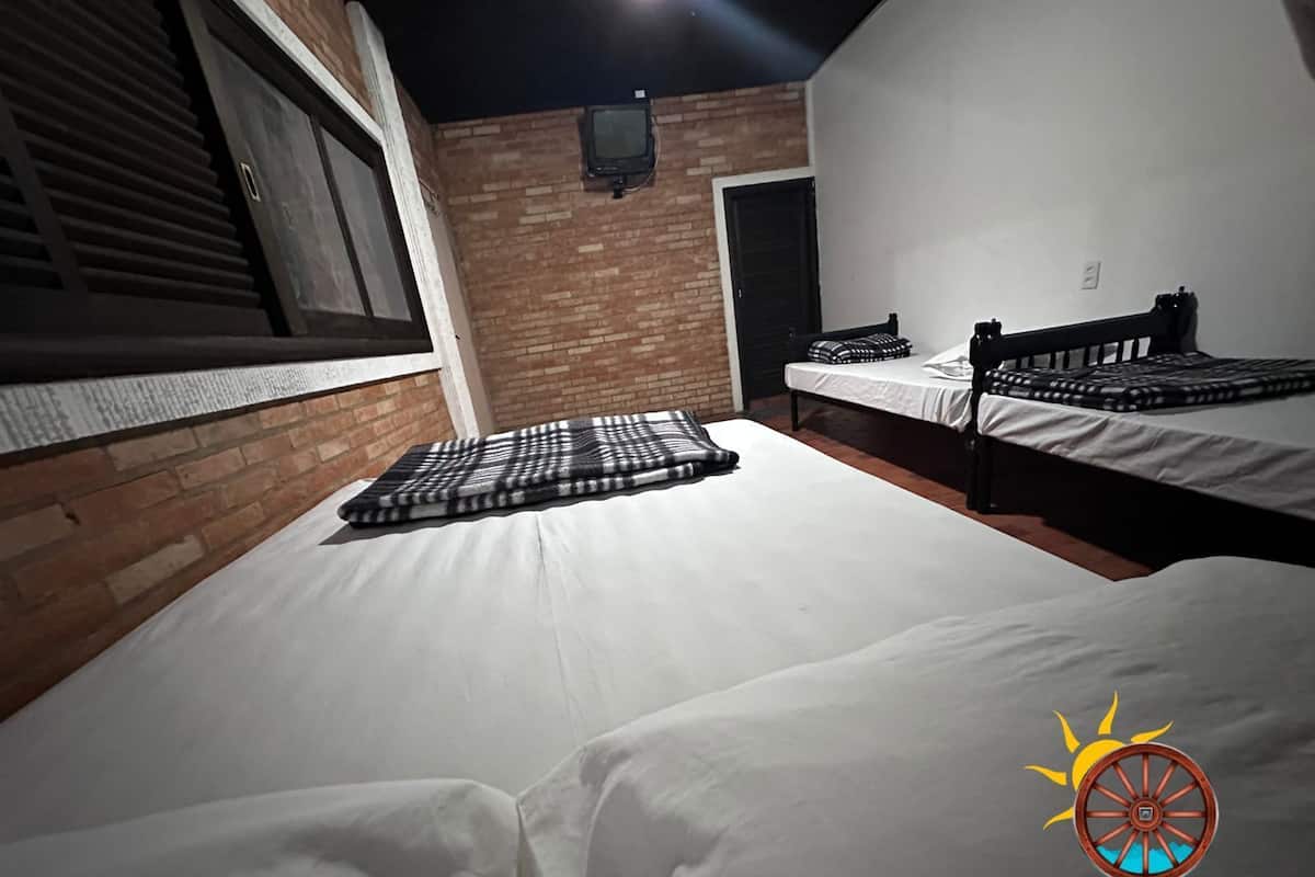 Comfort Quadruple Room | Free WiFi, bed sheets