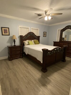 3 Schlafzimmer, Zimmersafe, Bügeleisen/Bügelbrett, WLAN