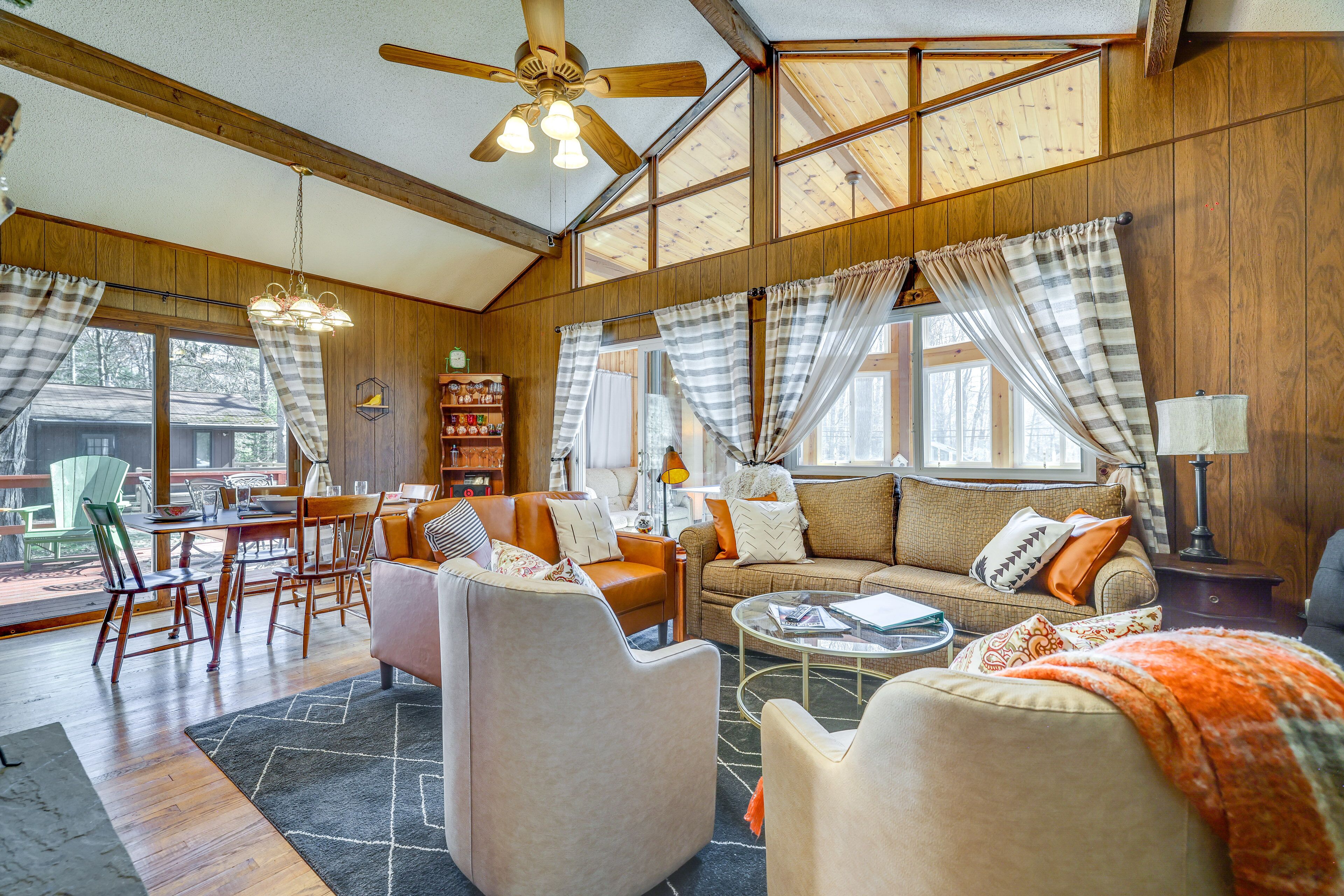 Cozy Pocono Lake Cottage Rental w/ Fire Pit!