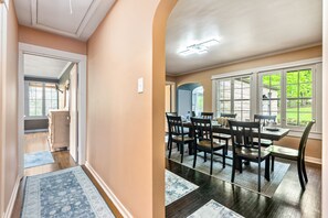 Dining - Cozy Peaceful Retreat! (Gibsonia)