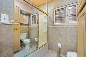 Hair dryer, towels, soap, shampoo - Cozy Peaceful Retreat! (Gibsonia)