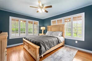 3 室のベッドルーム、デスク、アイロン / アイロン台、WiFi (無料)