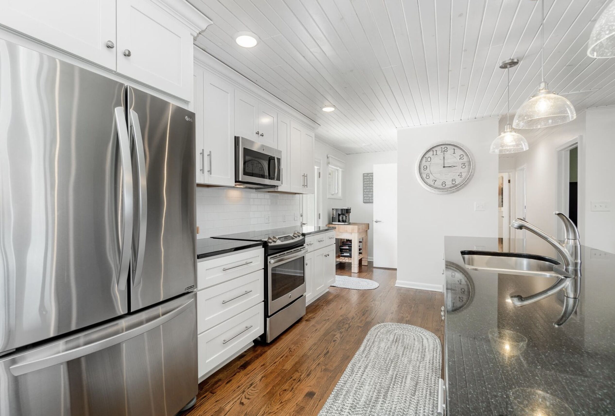 Very cozy and inviting lake house on the sandy shores of beautiful Lake Huron