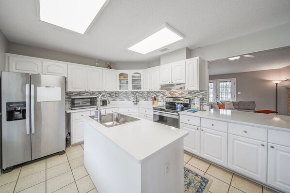 Fridge, microwave, oven, stovetop - Frontera (Navarre)