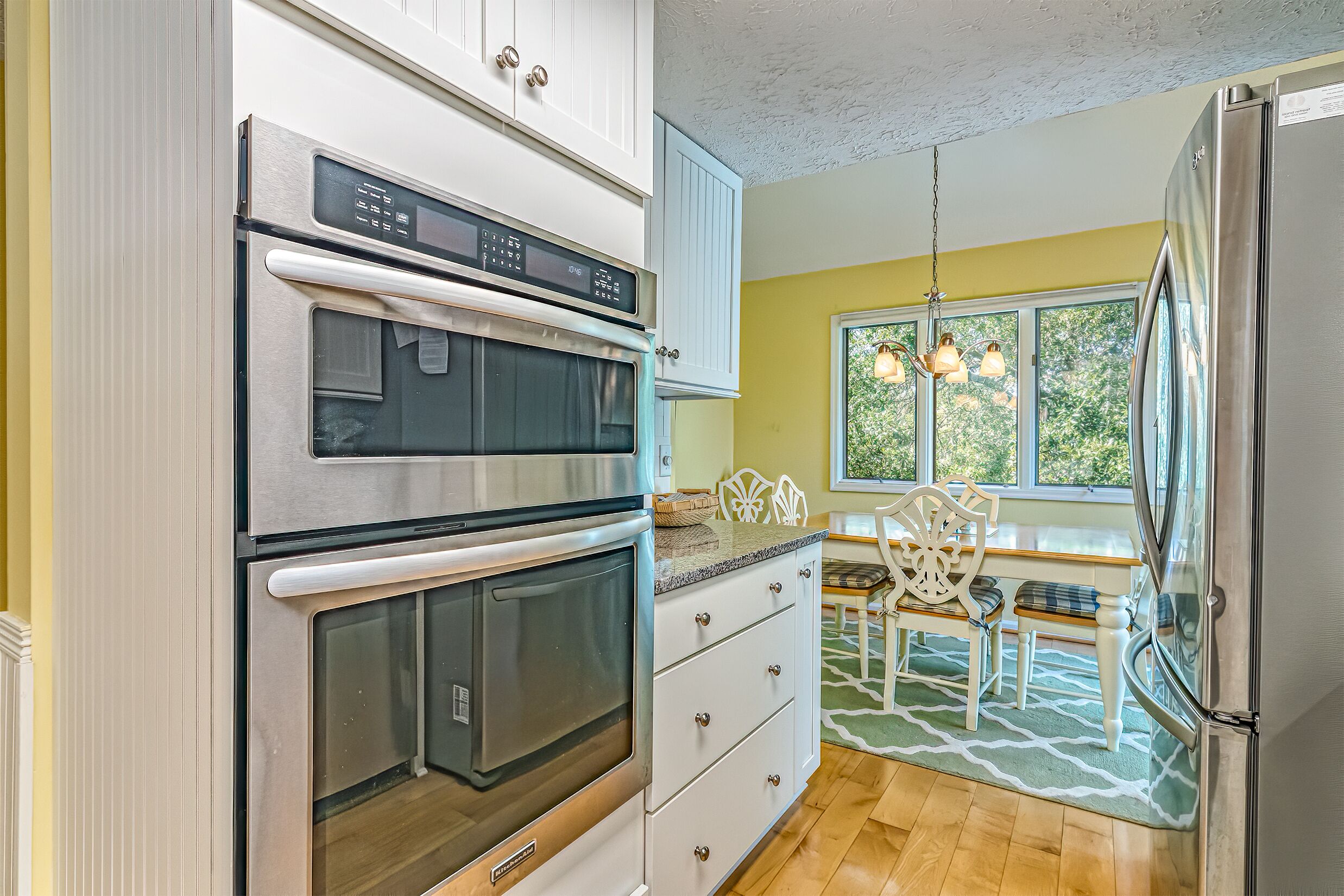 Top floor condo with community pool in Royal James BHI!