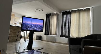 2 Bedroom Apartment in Toulon