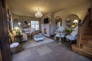 Smart TV, fireplace