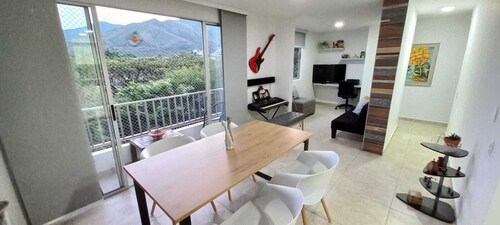 Comfy, quiet, and montain view w/fast wifi