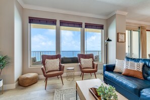 TV, videogiochi, lettore DVD, libri