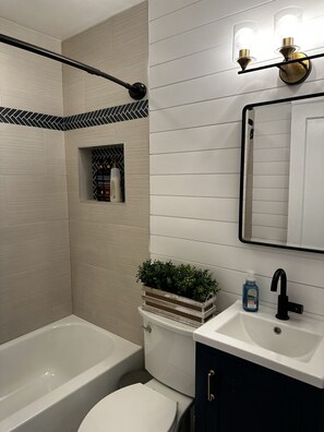 Shower, hair dryer, towels, soap - Sea Turtle Getaway (Ventnor City)