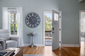Interior - Fabulous place close to all that Oak Island has to offer! (Oak Island)