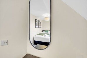 5 habitaciones, tabla de planchar con plancha y wifi gratis