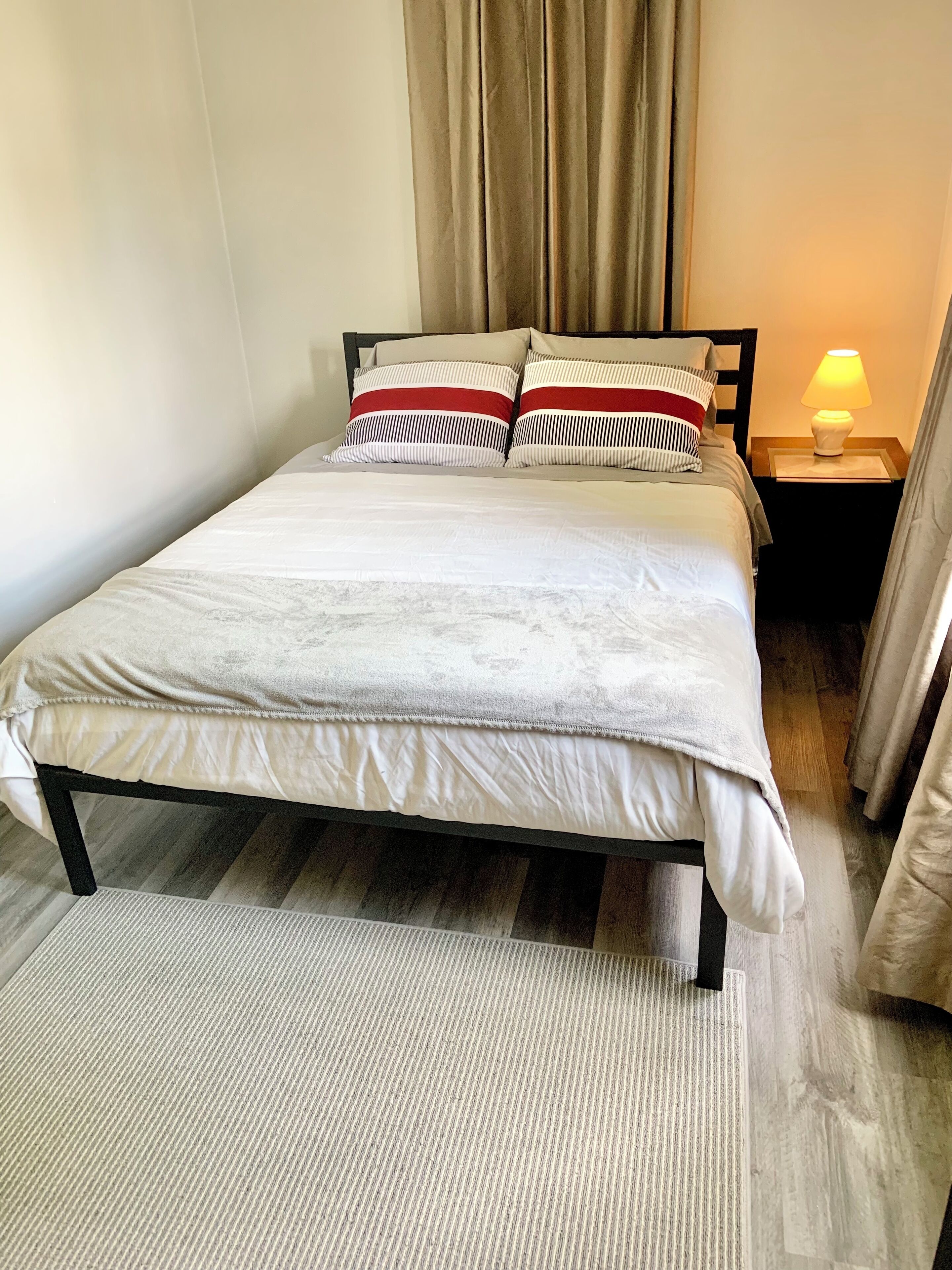 1 chambre, fer et planche à repasser, lit parapluie, Wi-Fi gratuit