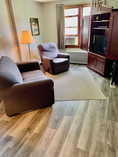 1-bedroom apartment near hospital and Erie Canal