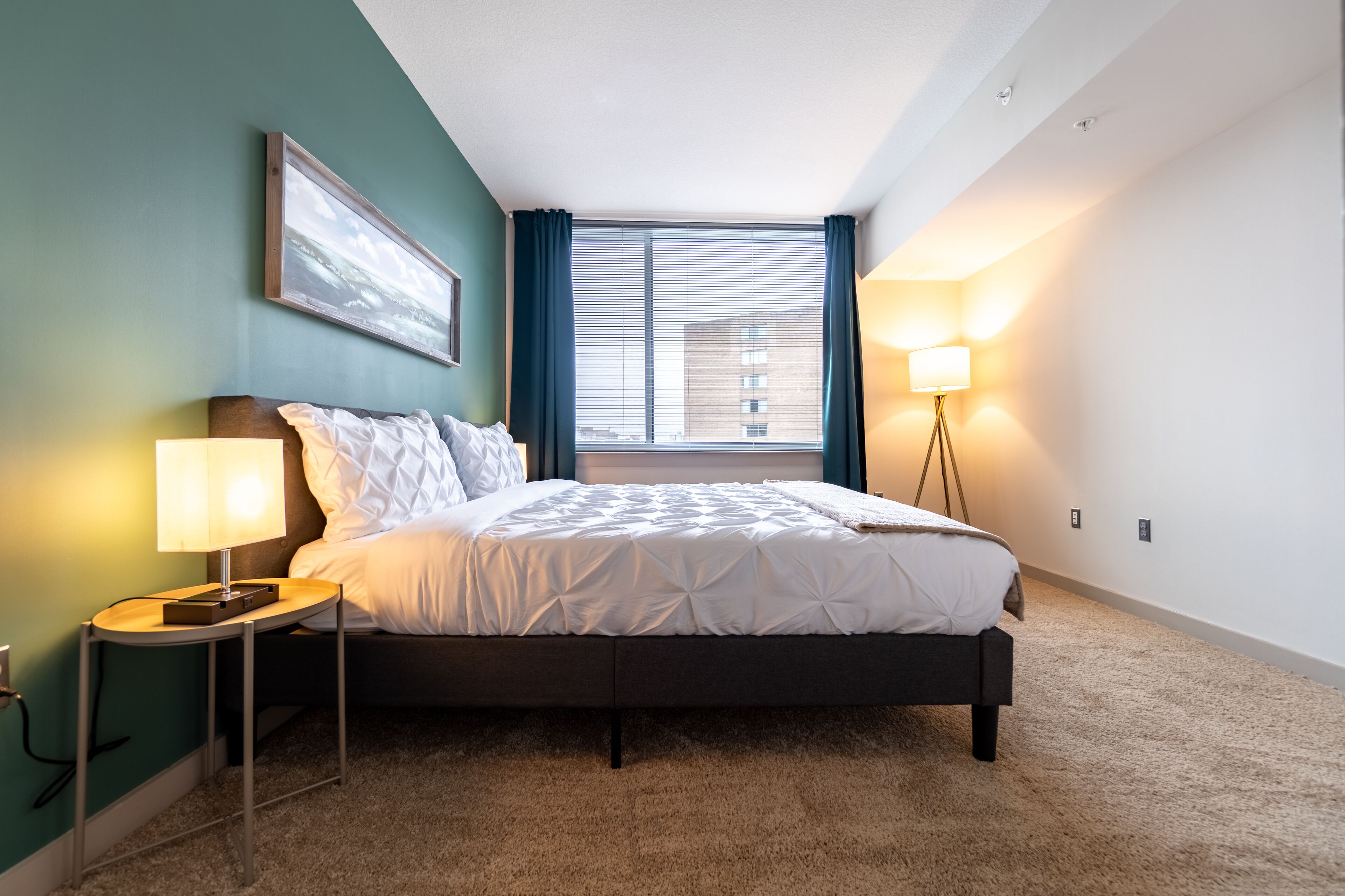 2 habitaciones, tabla de planchar con plancha, wifi y ropa de cama 